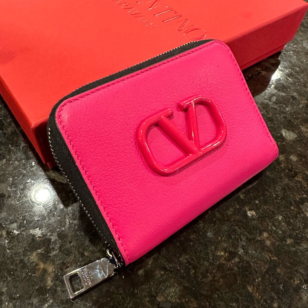 Valentino Garavani Neck Wallet